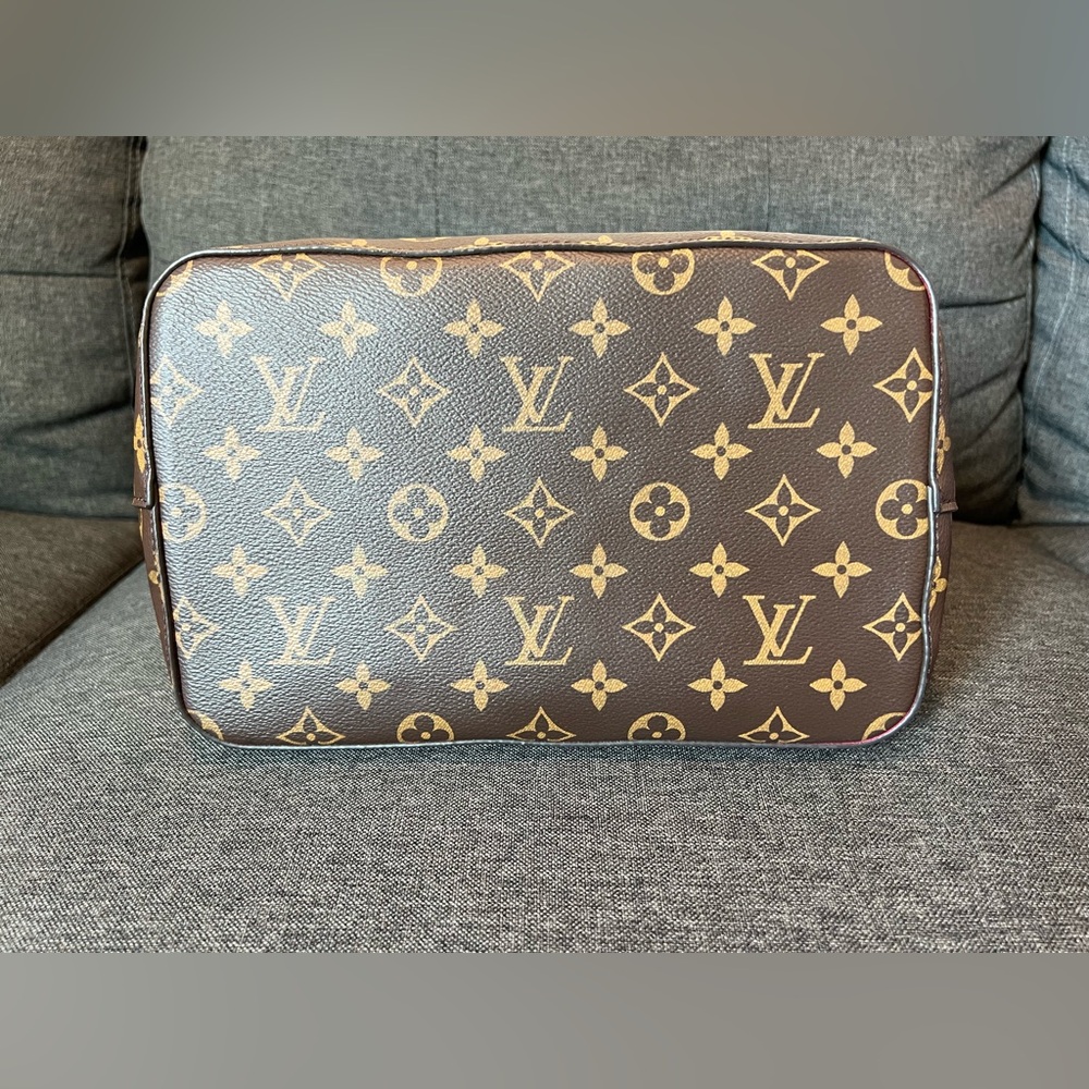 Louis Vuitton NeoNoe Freesia - Picture 6 of 17